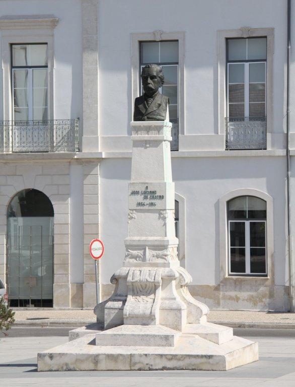 Monumento a José Luciano de Castro